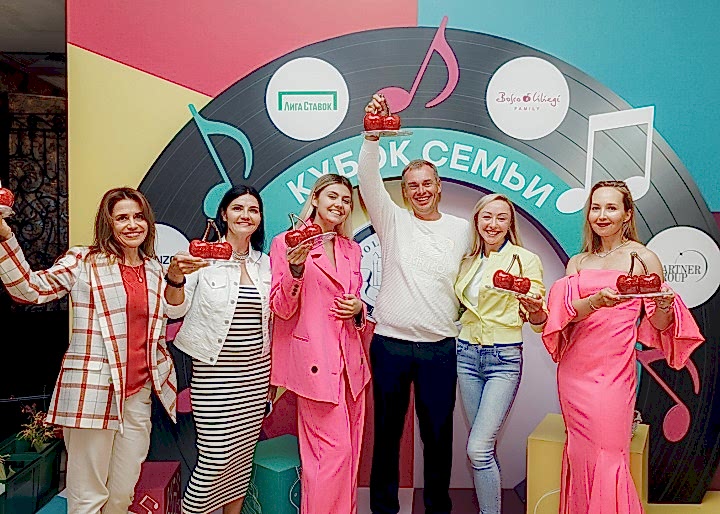 Блестящий семейный гольф!